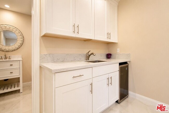 Building Photo - 487 S Sherbourne Dr