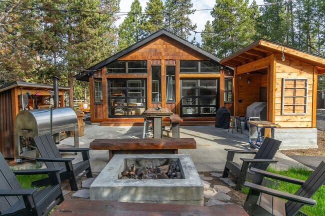 Foto del edificio - Fully furnished corner property south of Sunriver