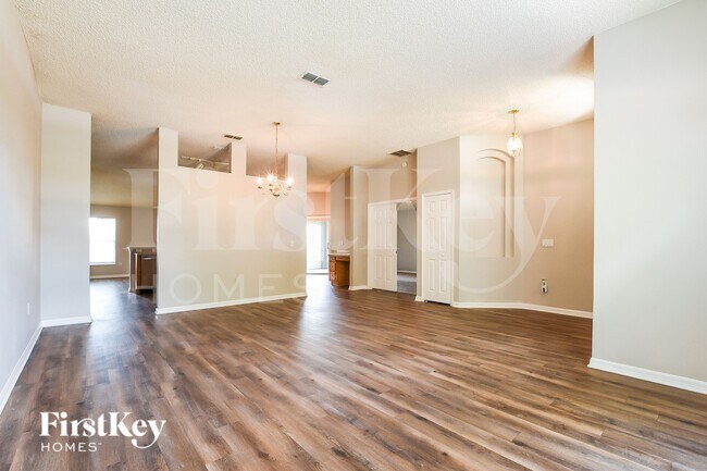 Building Photo - 2411 Dumas Dr