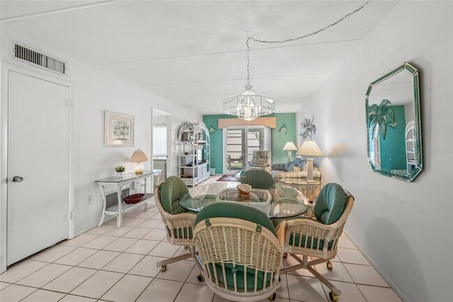 Building Photo - 708 S Tamiami Trl