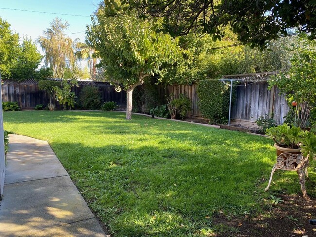Building Photo - 5522 Drysdale Dr