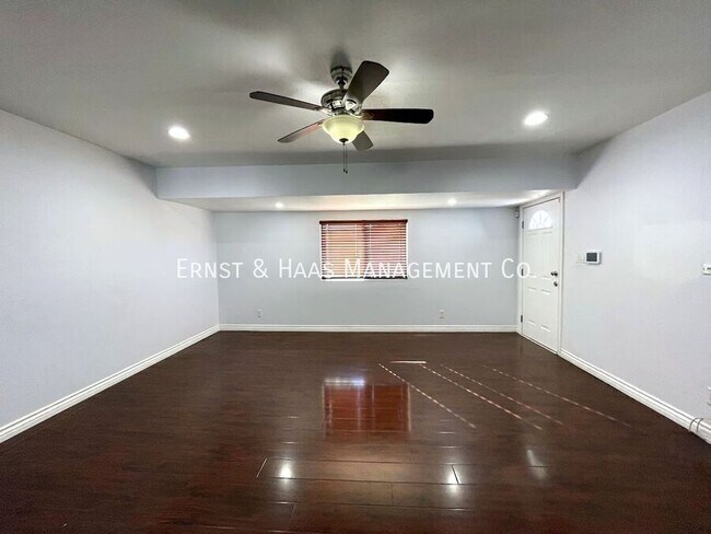 Building Photo - 1341 W School St