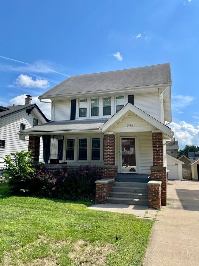 Building Photo - Beautiful & Spacious 3 Bedroom Rental Home...