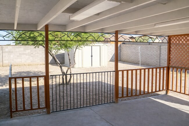 Foto del edificio - 5443 E Lester St