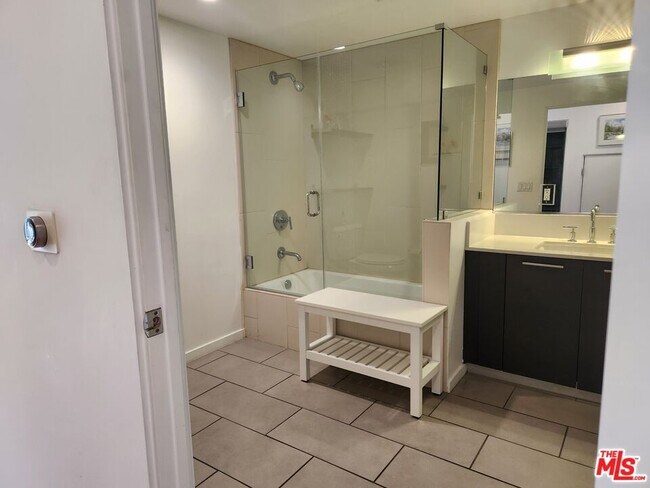 Foto del edificio - 6683 Franklin Ave