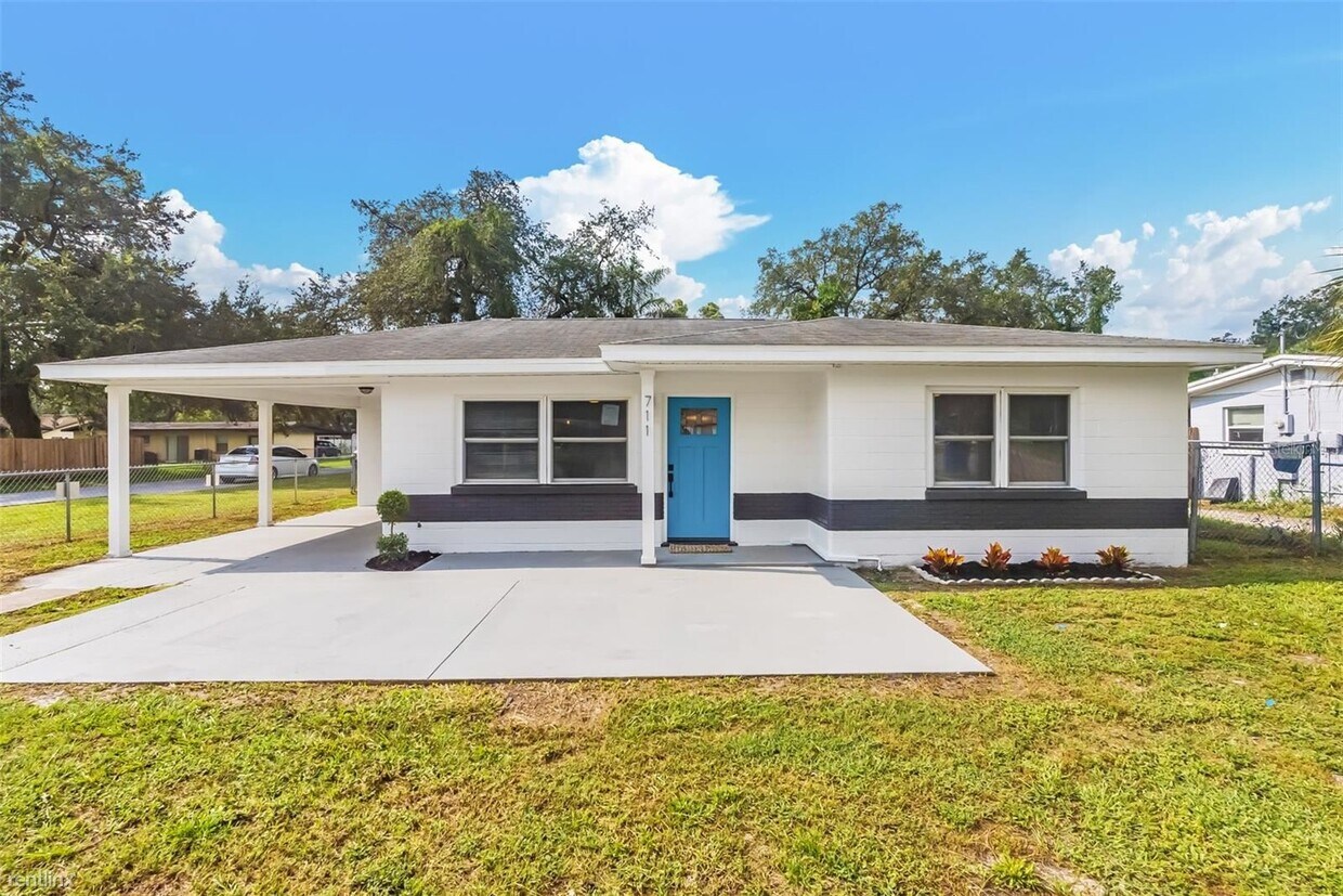 Primary Photo - 2 br, 1 bath House - 711 E Linebaugh Avenue