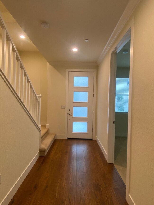Building Photo - ALMOST NEW, SUPER CLEAN 2 BED, 2.5 BATHS, WOOD FLOORS, STAINLESS STEEL APPLIANCES, CLUBHOUSE WITH...