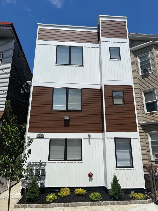 Building Photo - 21 Godwin Ave