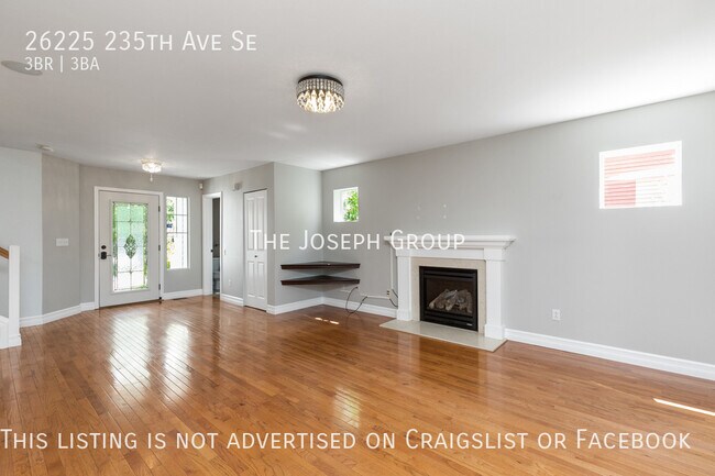 Building Photo - Amazing 3 bed/2.5 bath in Maple Valley!