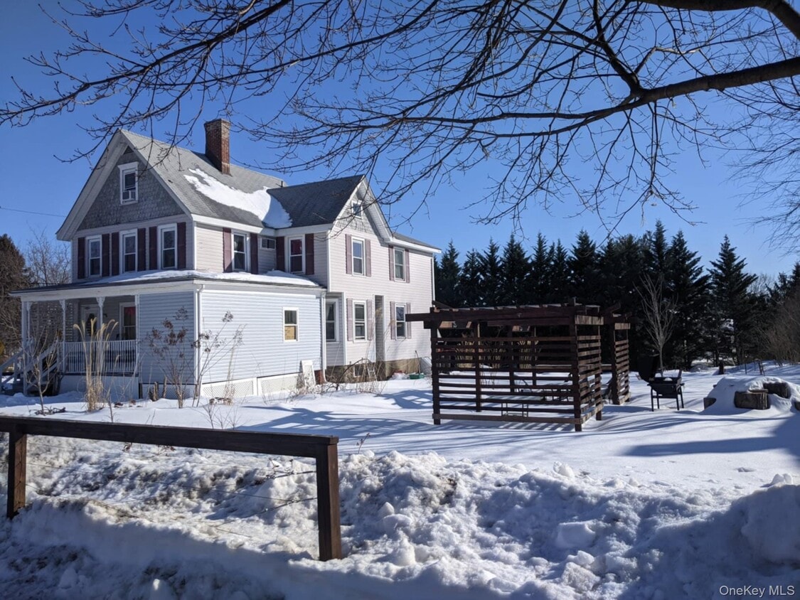 Primary Photo - 2 Highview Ave