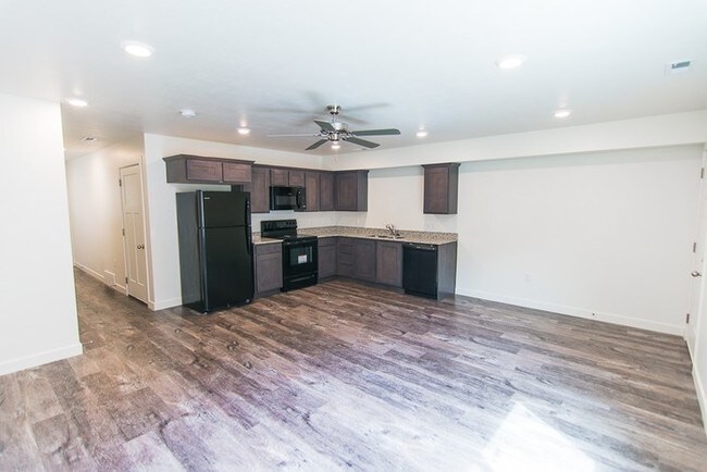 Building Photo - Granite Countertops! Brand New Townhome