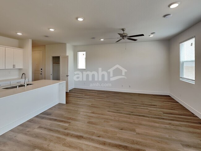 Building Photo - 11122 Magallanes St