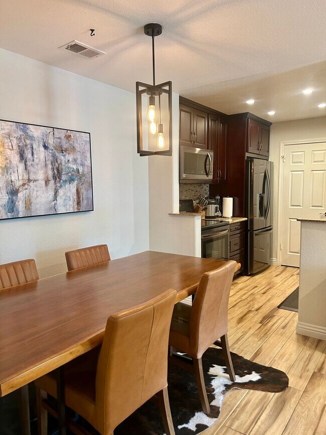 Foto del edificio - Modern and Convenient Condo Near Almaden Lake