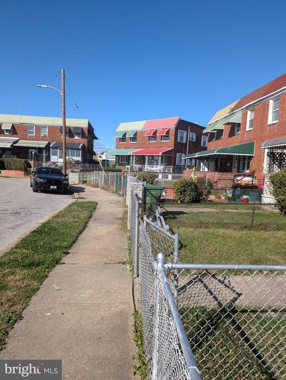 Primary Photo - 3011 Larue Square E