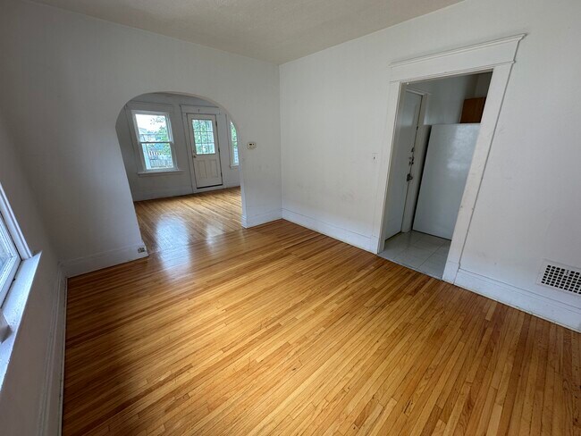 Foto del edificio - 394 Taunton Pl