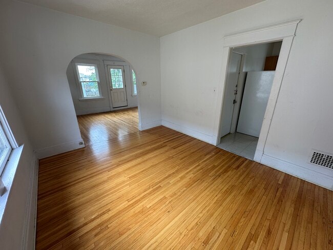 Building Photo - 394 Taunton Pl