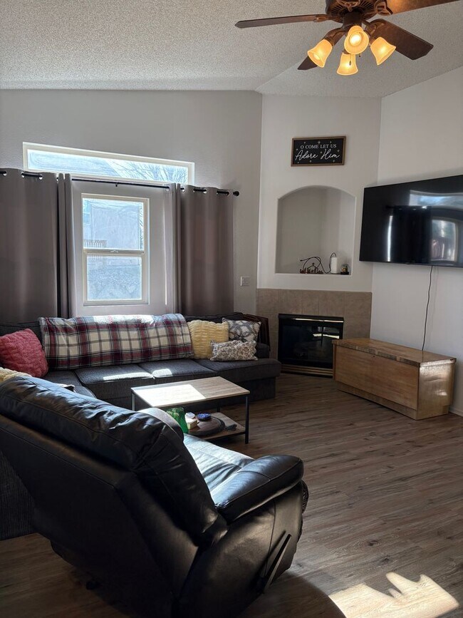 Foto del edificio - 4 Bedroom 3.5 Bath in Widefield