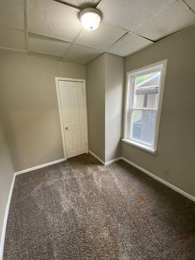 Building Photo - 633 Runnion Ave
