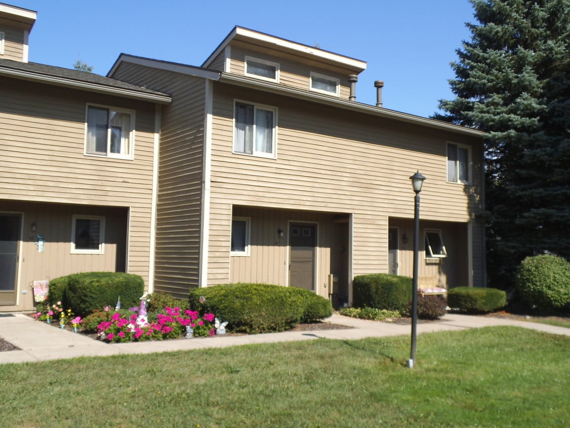 25 4th Ave, Oswego, NY 13126 Townhome Rentals in Oswego NY