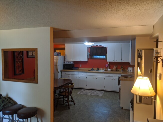 Kitchen - 217 5th Ave S