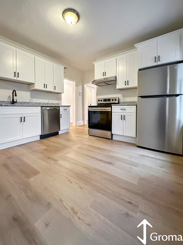 Primary Photo - 55 Hollander St