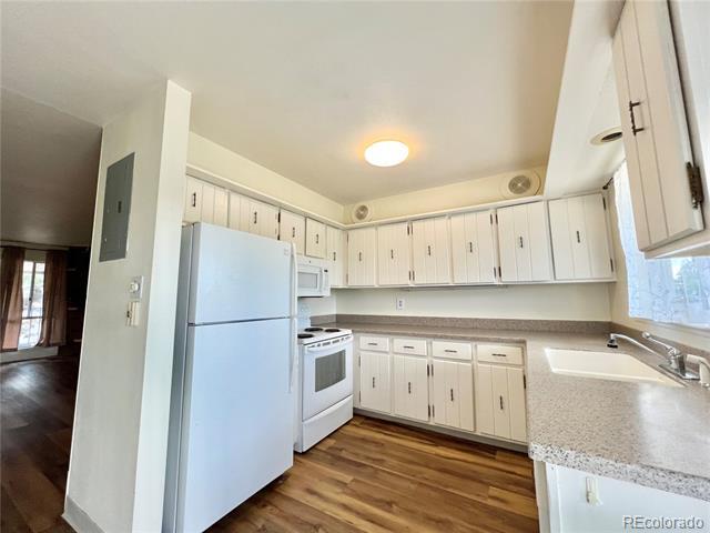 Foto del edificio - 6495 E Happy Canyon Rd