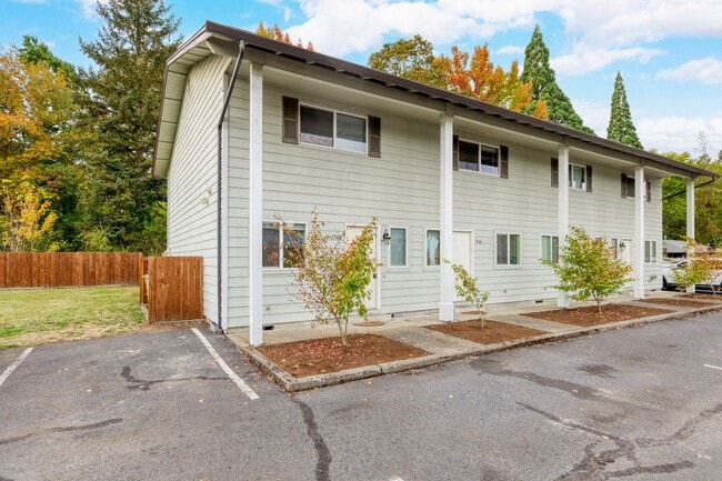 Building Photo - RECENTLY UPDATED  2 BEDROOM & 1 .5 BATH CONDO