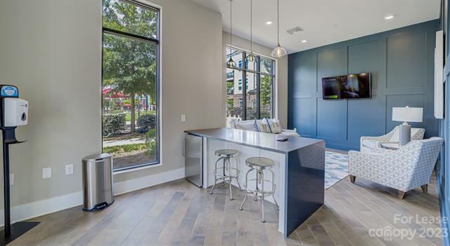 Foto del edificio - 16408 Holly Crest Ln