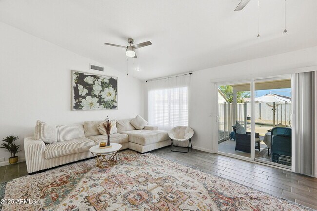 Foto del edificio - 6411 N 81st Dr