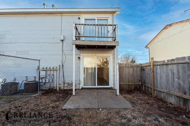 Foto del edificio - 7302 W Douglas Ave