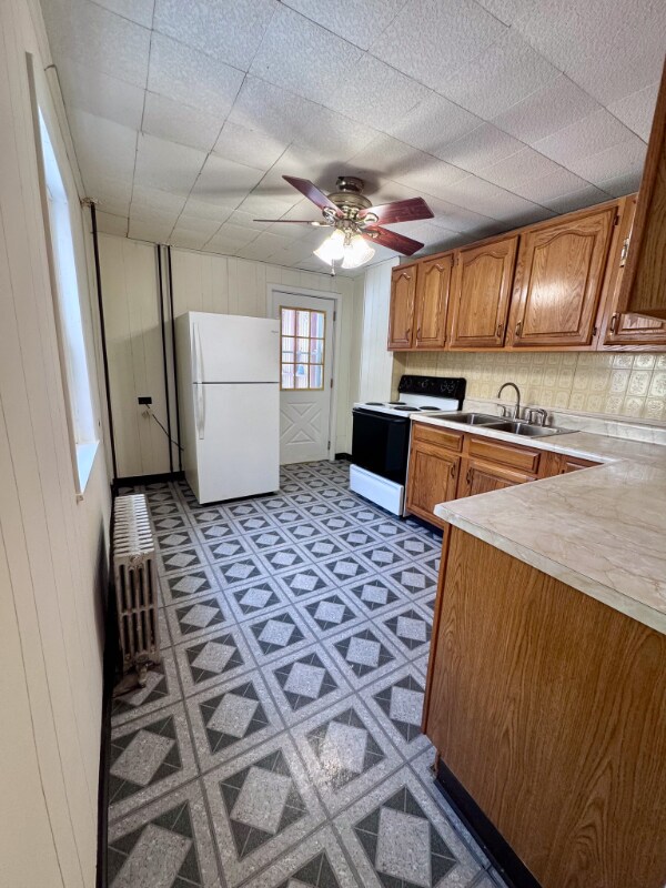 Foto del edificio - 229 S Nicholas St