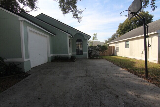 Foto del edificio - 1976 Sheeler Oaks Dr