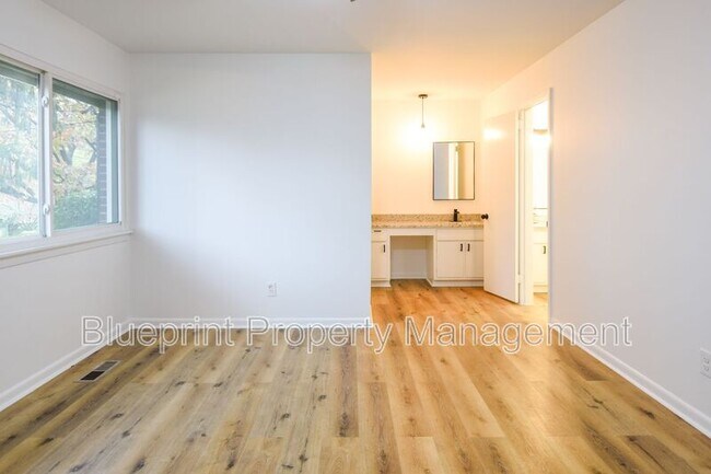 Foto del edificio - 6004 Cowin Dr NW