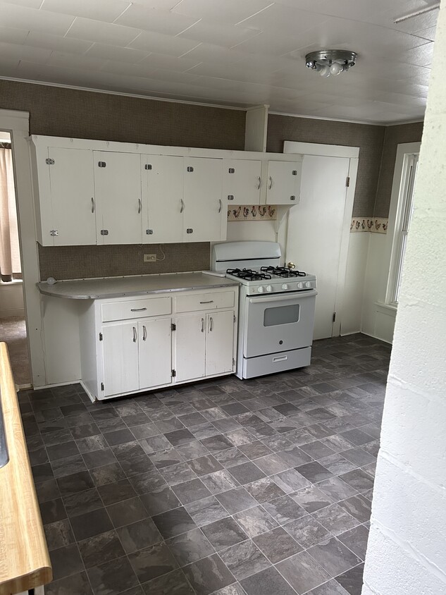 Kitchen - 7614 Collins St
