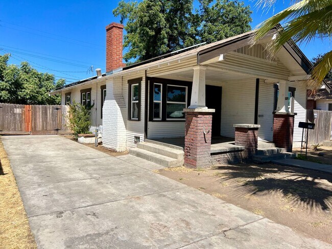 Building Photo - Charming 3 Bed / 2 Bath Home in the Tower District