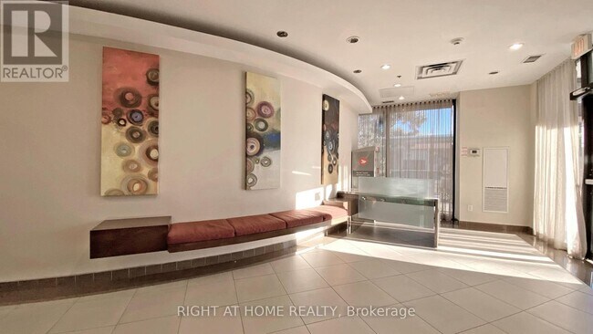 Photo du bâtiment - 760 Sheppard Ave W