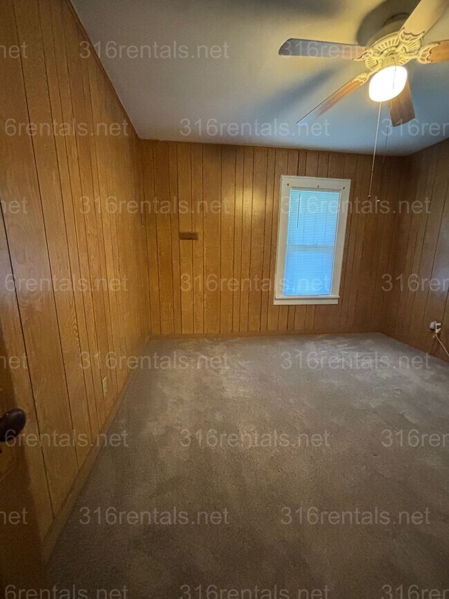 Building Photo - Two bed one bath available NOW!