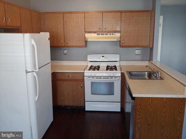 Building Photo - 107 Wendover Dr