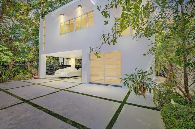 Building Photo - 3861 Kumquat Ave