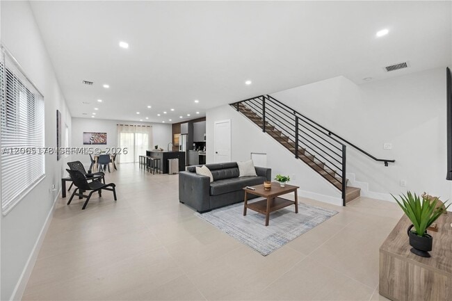 Foto del edificio - 1121 NW 25th St