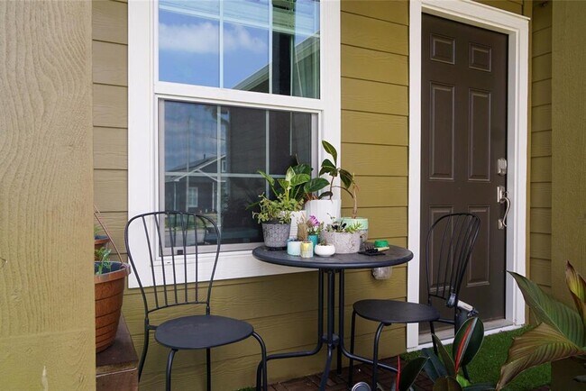 Foto del edificio - 2321 Forgetmenot Ln