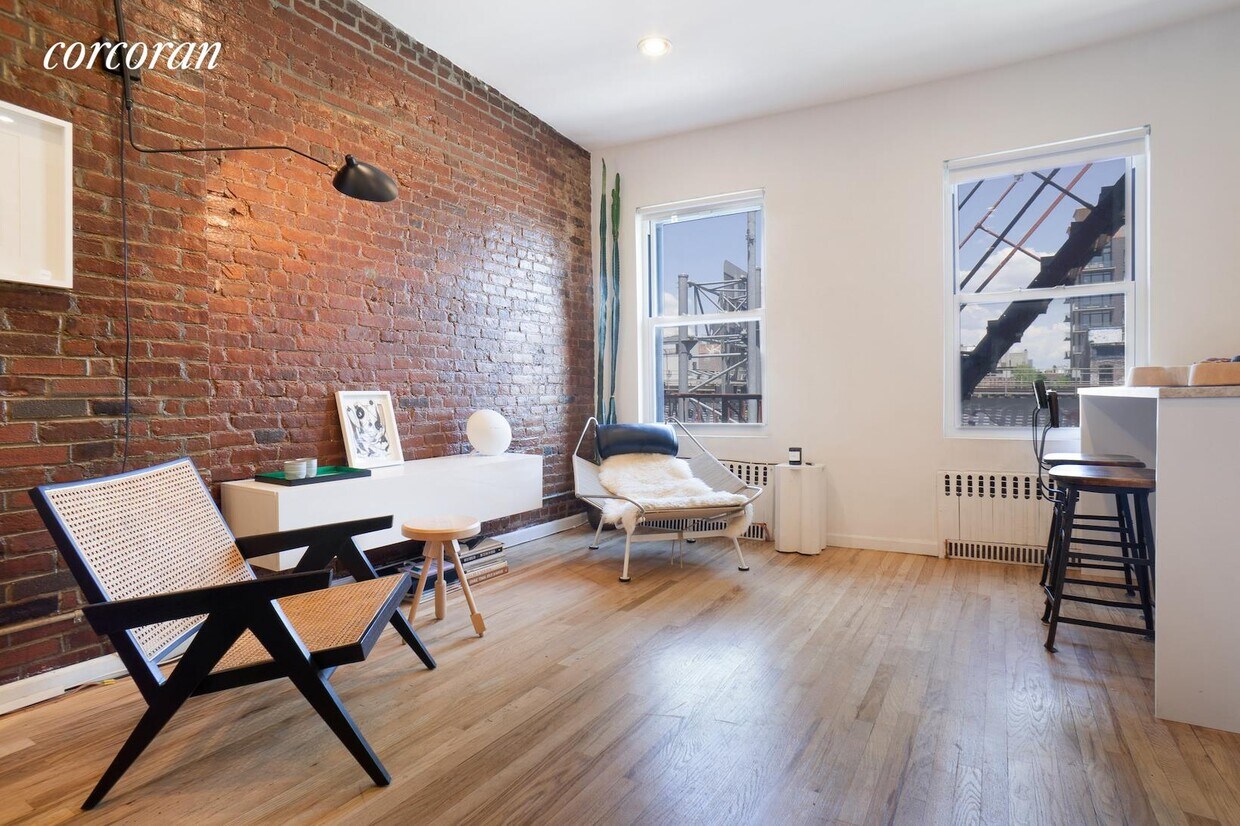 Primary Photo - 141 Broadway St
