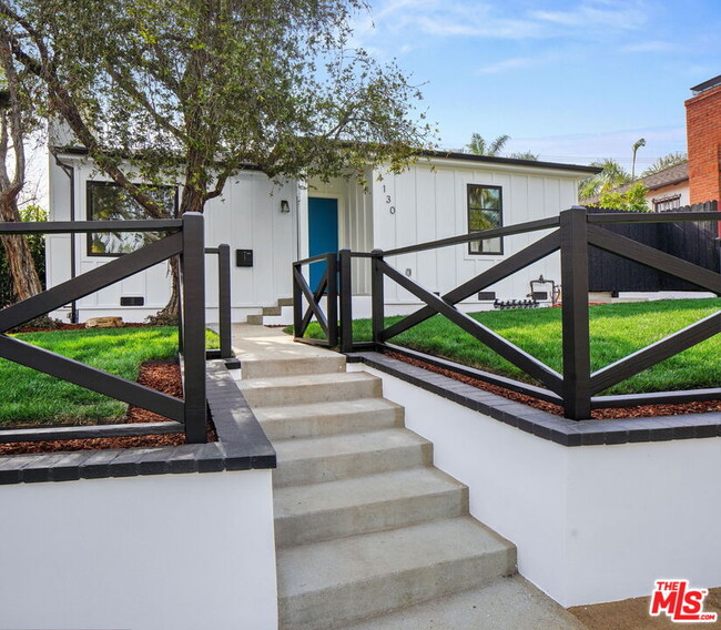 Building Photo - 4130 Verdugo View Dr