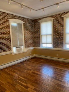 1st floor - 62 Washington St