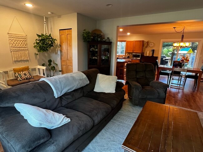 Building Photo - 1601 Dalmatian Dr