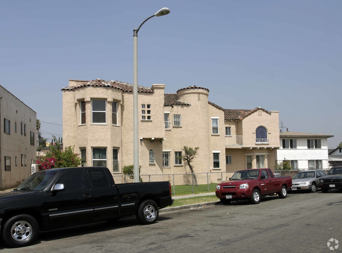Primary Photo - 1431 S Woods Ave