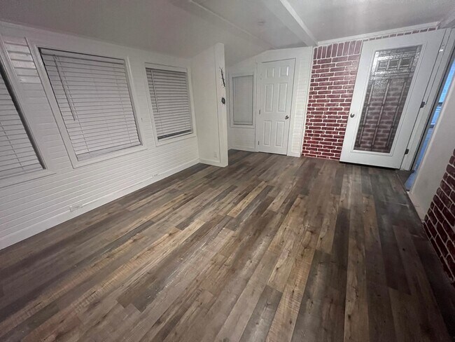Foto del edificio - 2021 Lime Creek Rd