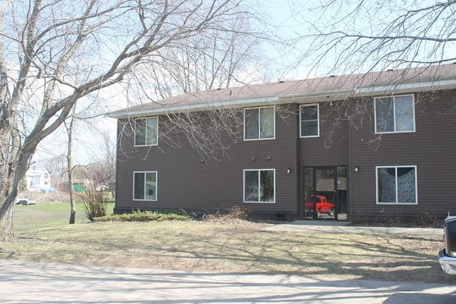 Building Photo - 413 3rd St N