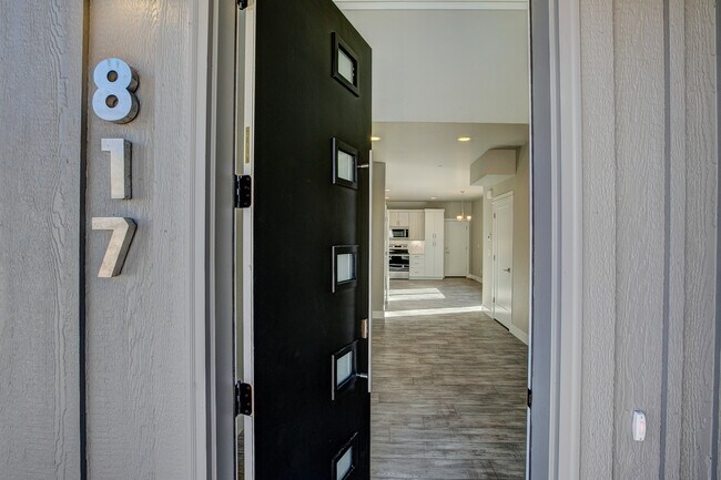 Foto del edificio - 817 Cherokee Dr