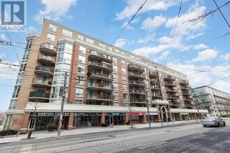 Building Photo - 1000-1000 King St W
